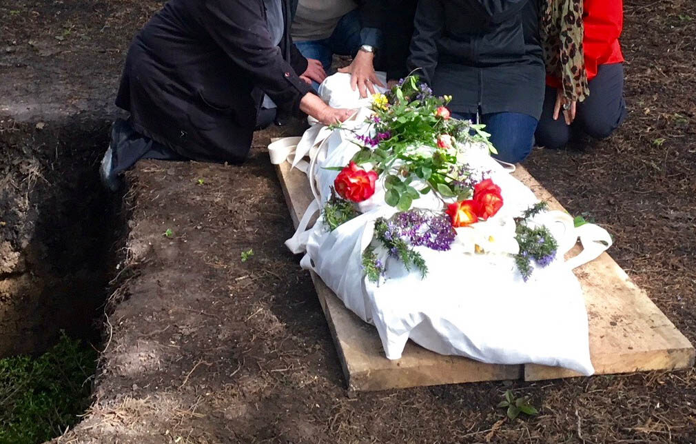 Green Deathcare – Mother Earth News - Vimarsana News